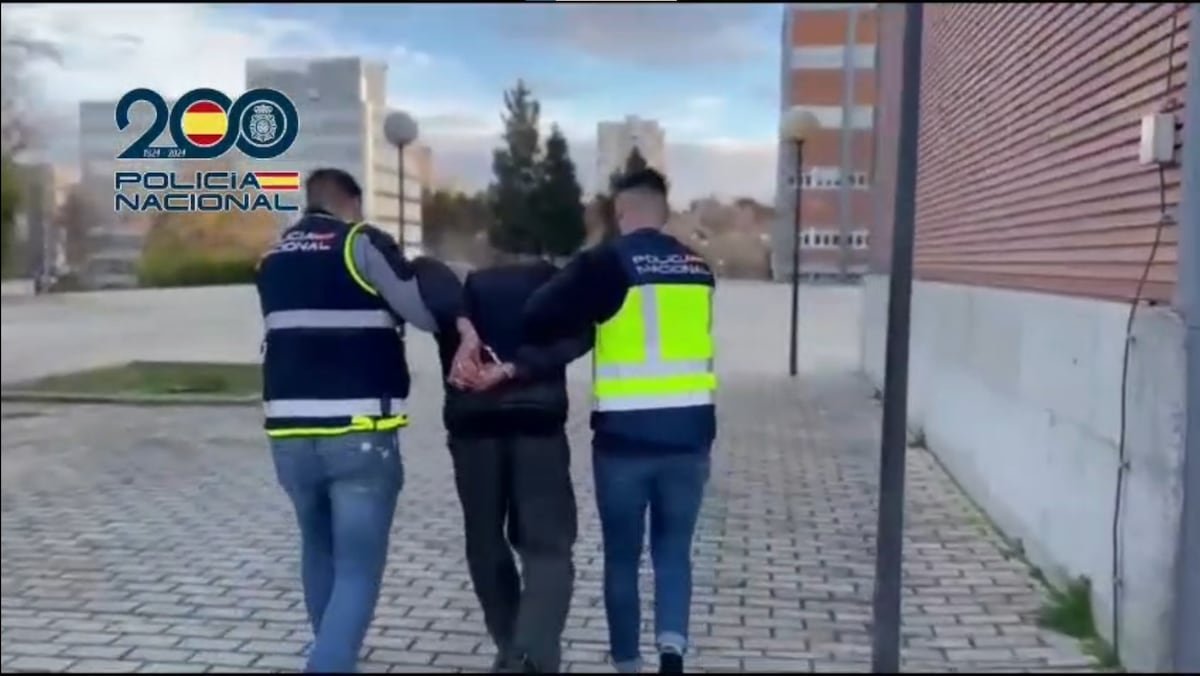 Detención exprés en Madrid de tres sospechosos de intentar matar a un joven en Bélgica cuando huían a Marruecos | España