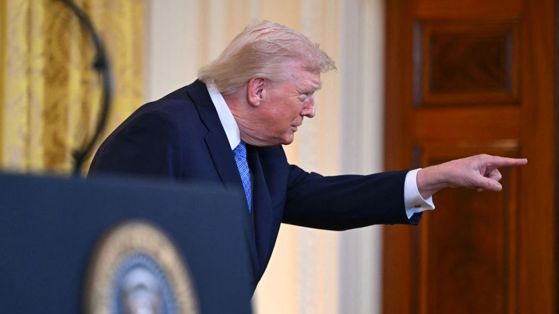 Donald Trump renueva la arremetida contra programas nocturnos y cadenas de TV