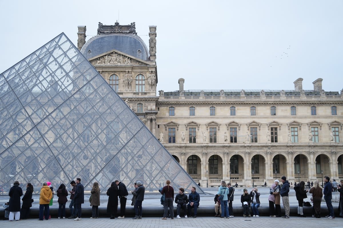 El Louvre vuelve a abrir con normalidad tras desconvocar la huelga los trabajadores | Cultura