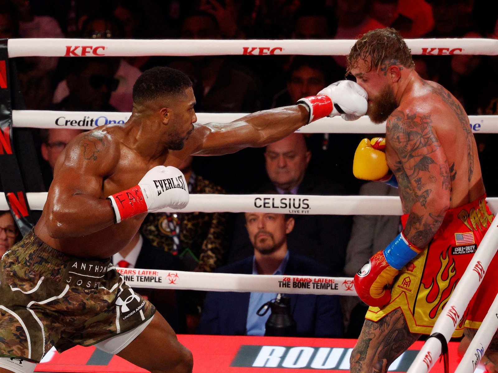 El nocaut de Anthony Joshua al youtuber Jake Paul en el mediático combate de los millones que transmitió Netflix