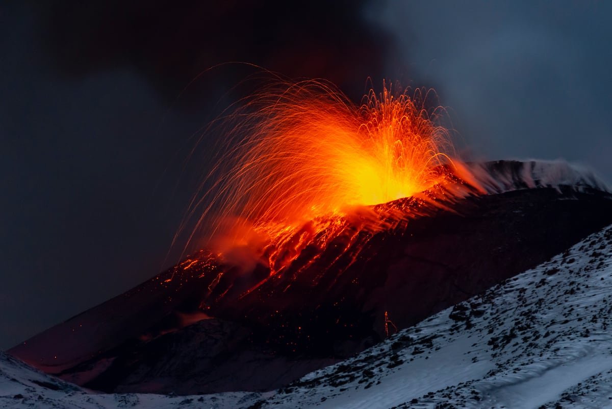 El volcán Etna, el más activo de Europa, entra de nuevo en erupción en Sicilia | Internacional