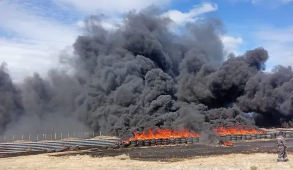 Fuego en el Autódromo de Comodoro Rivadavia afecta cubiertas y pastizales