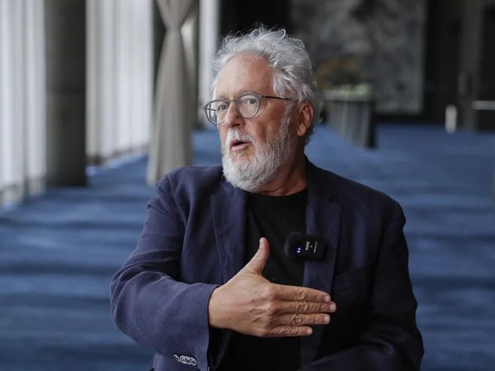 Héctor Abad planea que su próximo libro sea sobre dos hermanos en la Guerra Civil Española