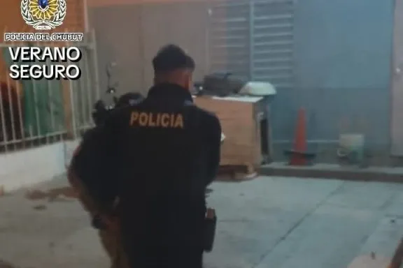 Intentaban robar una bicicleta y fueron descubiertos por cámaras de seguridad