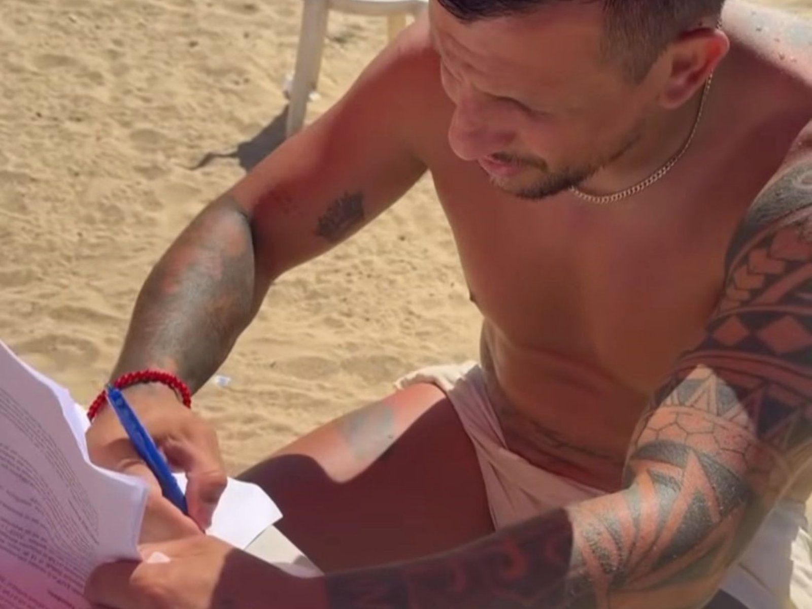 La insólita manera en la que Emiliano Vecchio firmó su contrato con un nuevo club :: Olé