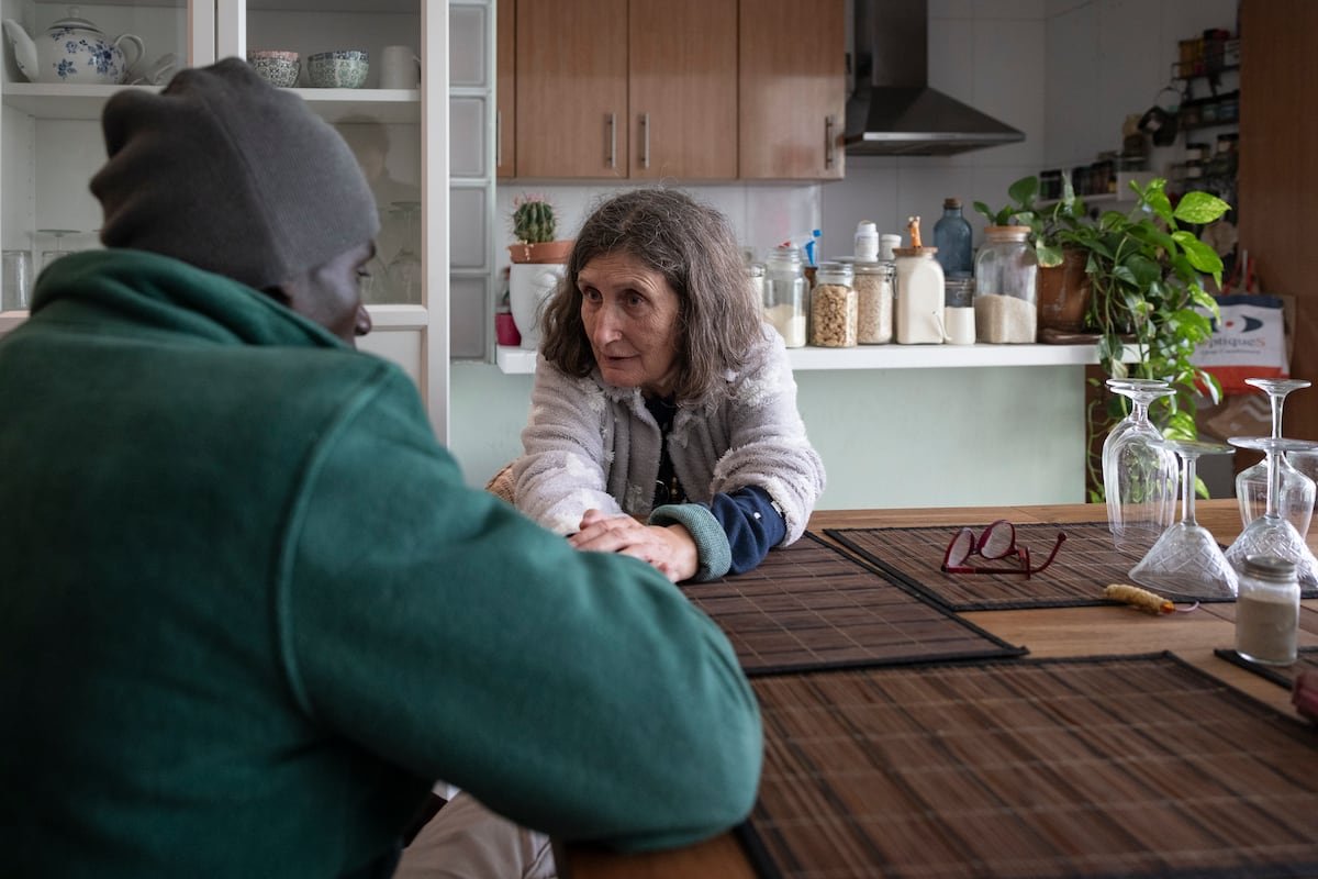 La médica jubilada que acogió a dos desalojados de Badalona: “Ellos necesitan de nuestras voces blancas” | Noticias de Cataluña