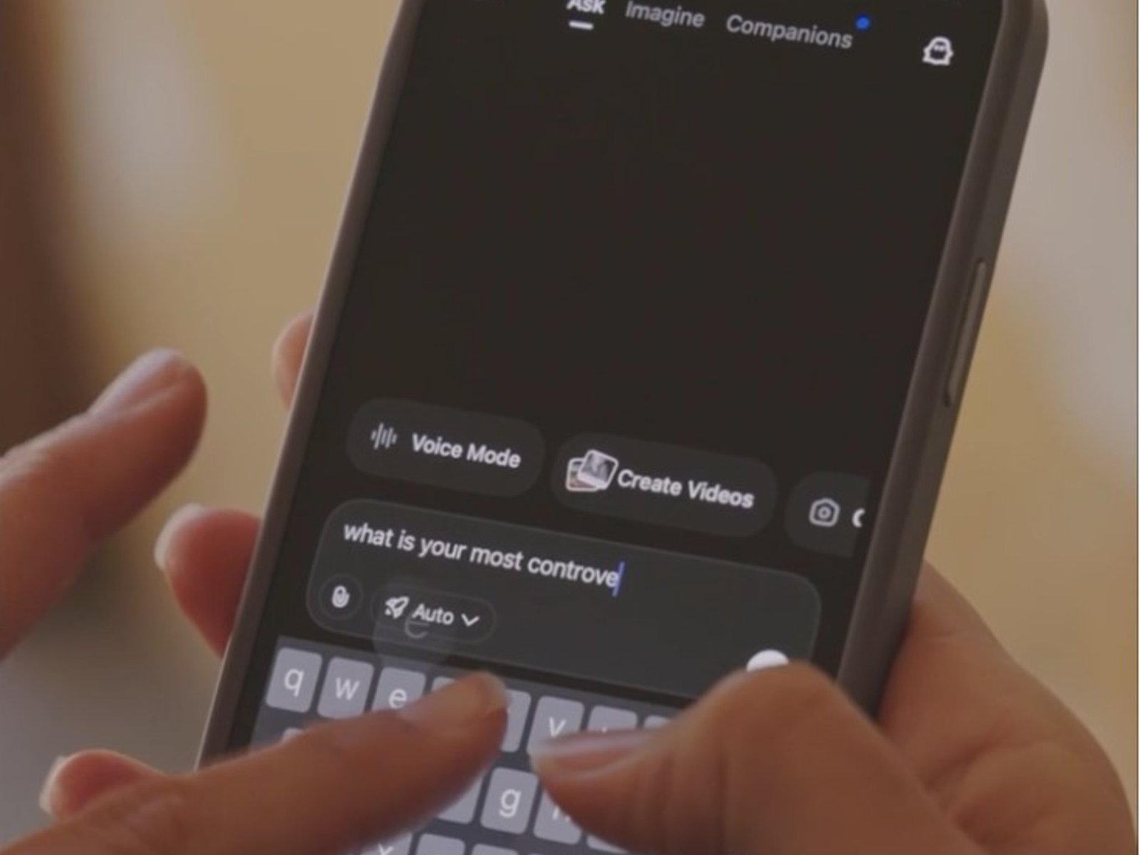 Los riesgos de usar a un chatbot de Inteligencia Artificial como “amigo invisible”