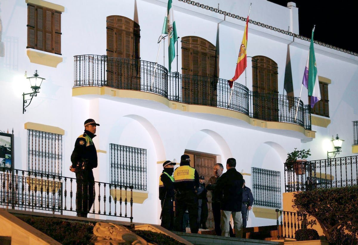 Mueren dos menores en el incendio de una vivienda en Alhaurín el Grande (Málaga) | España