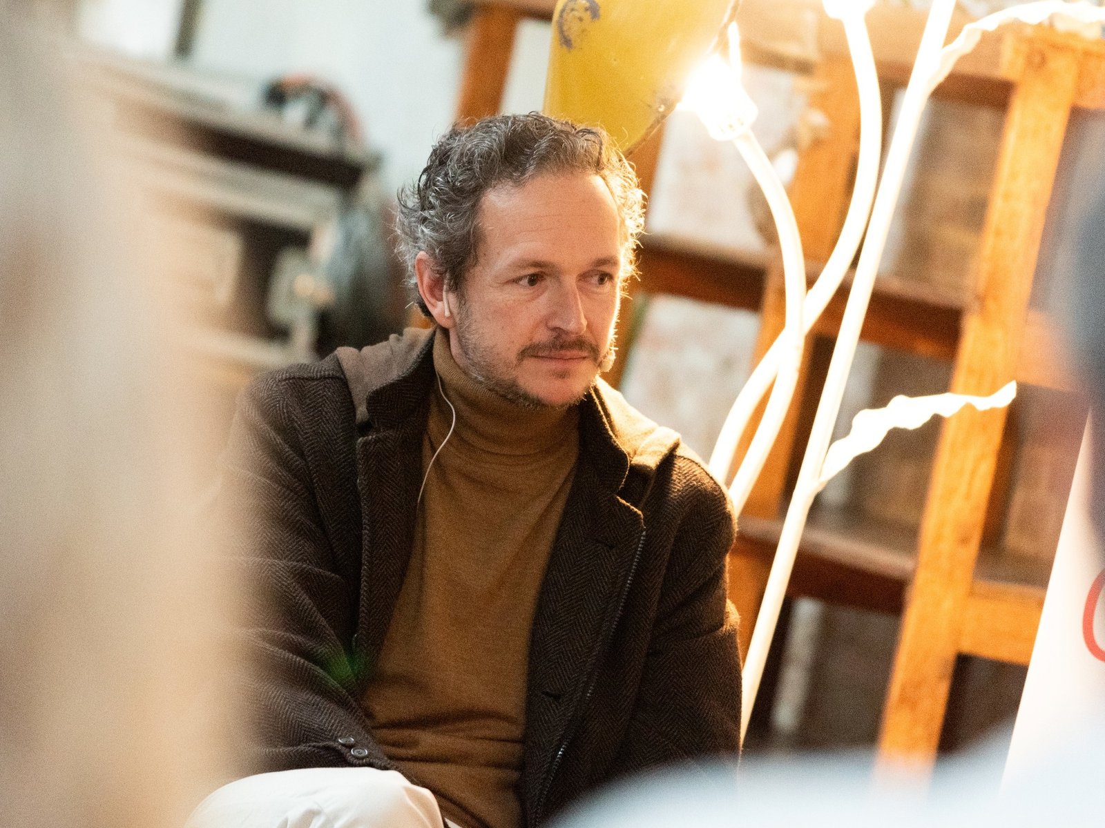 Mundos íntimos. Estudio con mi padre su lengua, el holandés. No sé me da tan bien pero es una forma de quererlo, de estar juntos.