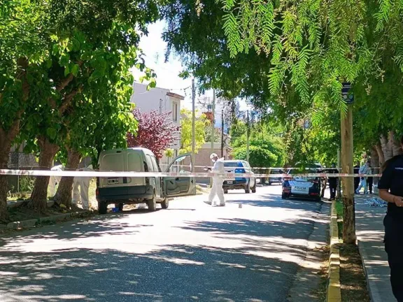 Neuquén: hallaron una mujer muerta en una camioneta