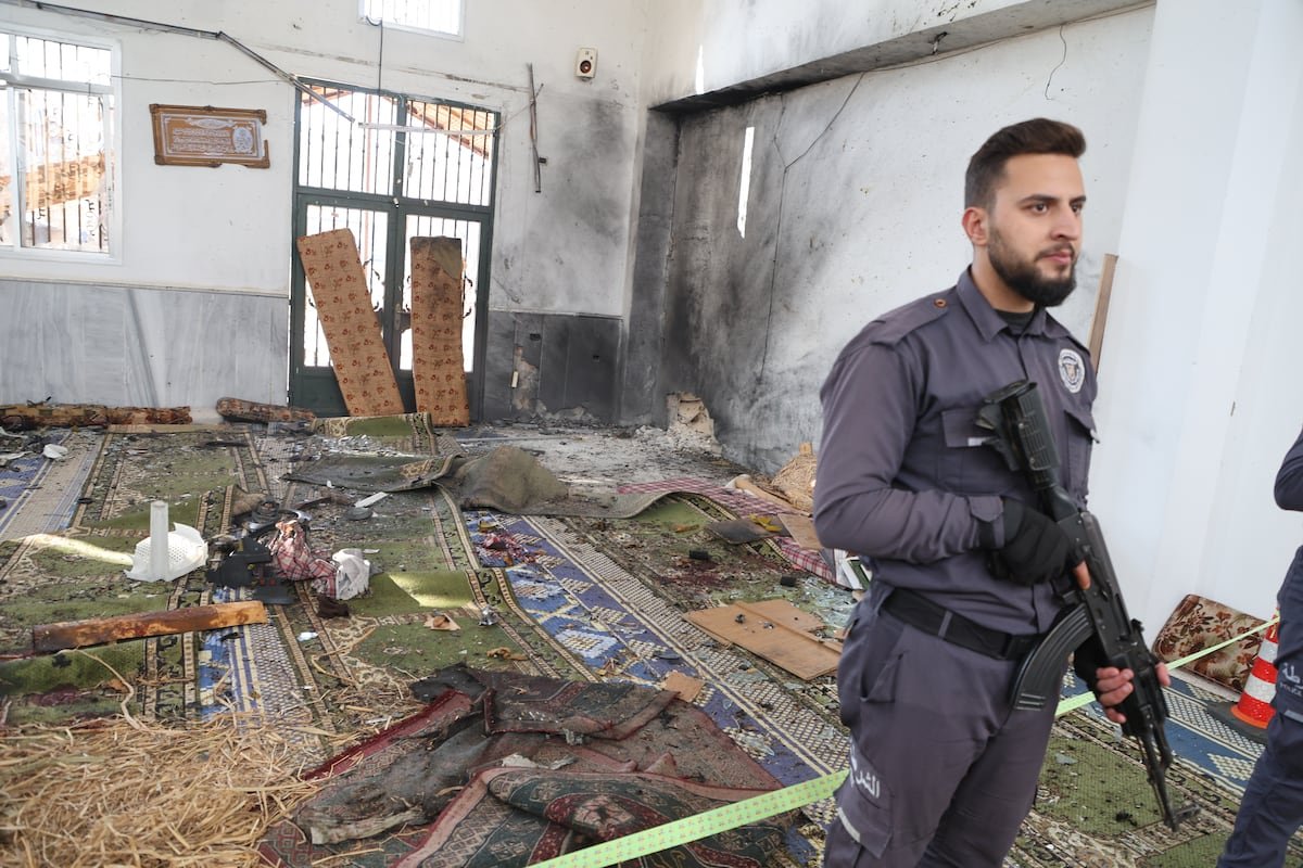 Ocho muertos por una explosión en una mezquita alauí de Siria durante el rezo principal de la semana | Internacional