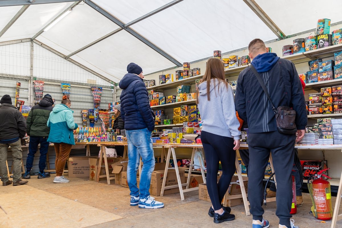 Petardos ilegales y un autobús a un mercadillo polaco: la fiebre alemana por la pirotecnia prende en Nochevieja | Internacional