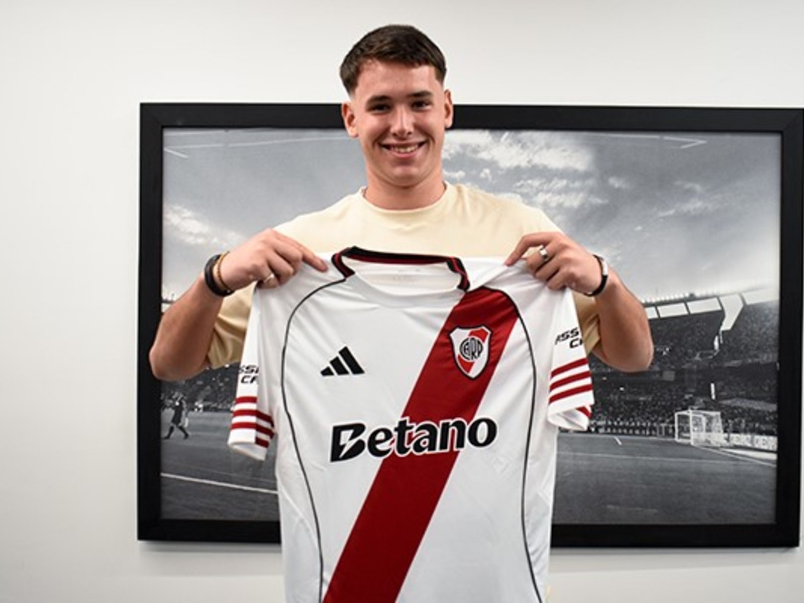 Quién es Jaroszewicz, el joven arquero de River que firmó su primer contrato :: Olé