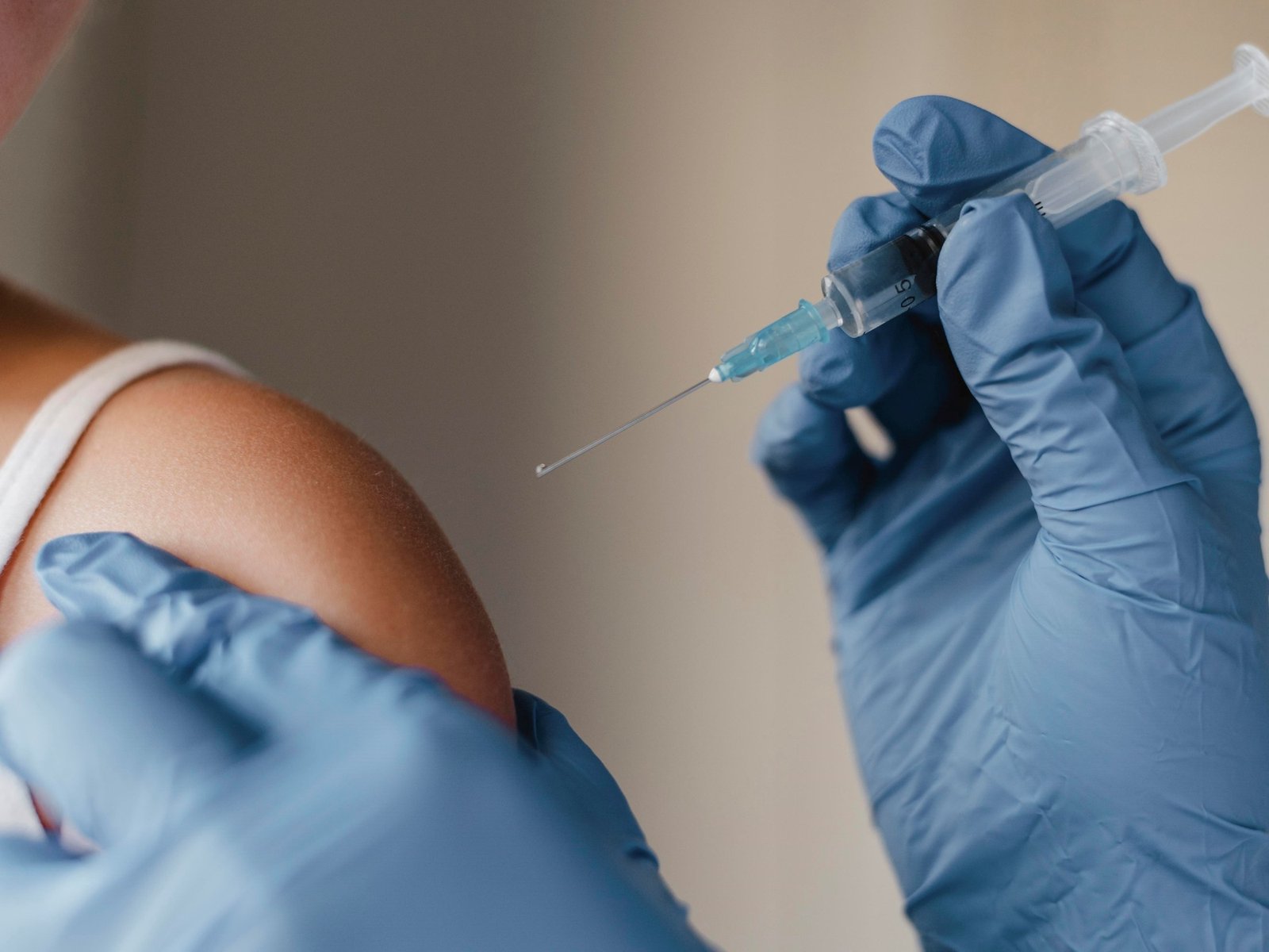 Revelan qué efectos adversos tuvo la vacuna del dengue en mayores de 60 y en los que se la dieron antes de infectarse