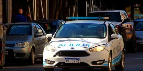Río Negro: detenidos tras circular en una moto robada y portar un arma de fuego