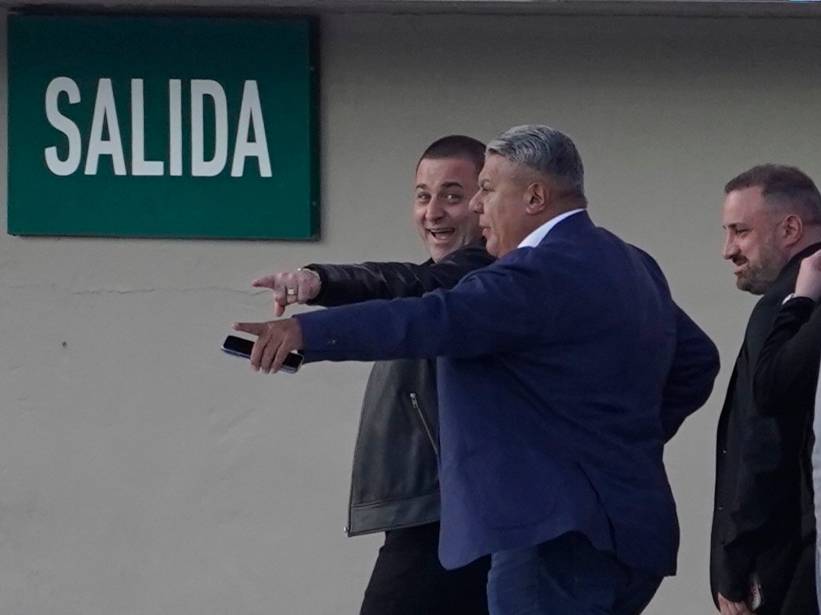 Tapia compra fidelidades a cambio de tráfico de influencias