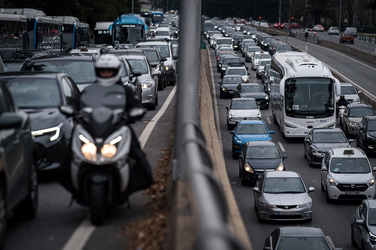 Tráfico prevé 8,3 millones de desplazamientos en la segunda fase de la operación especial de Navidad | España