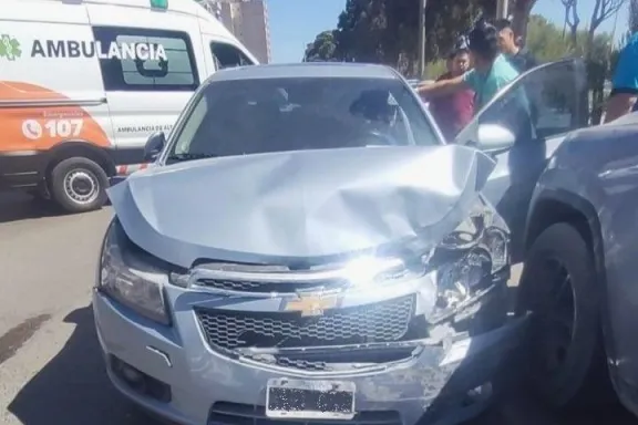 Un adulto mayor se descompensó al volante y chocó