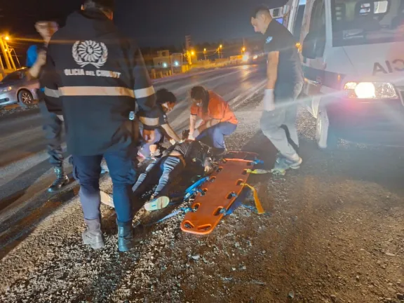 Un motociclista terminó en el hospital tras atropellar a un perro en Km 14