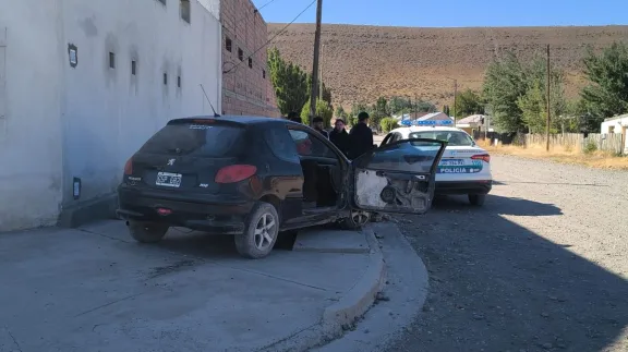 Una conductora chocó contra un cantero y le retuvieron el vehículo