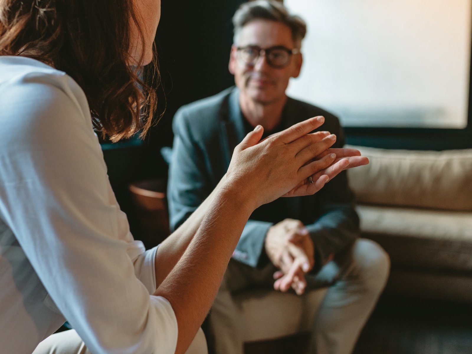 Una investigación reveló el principal factor por el que alguien puede sentirse rechazado en una charla