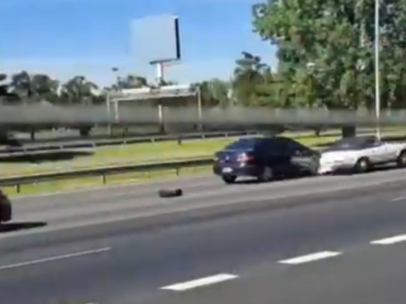 así chocaron a un lujoso auto clásico en Panamericana