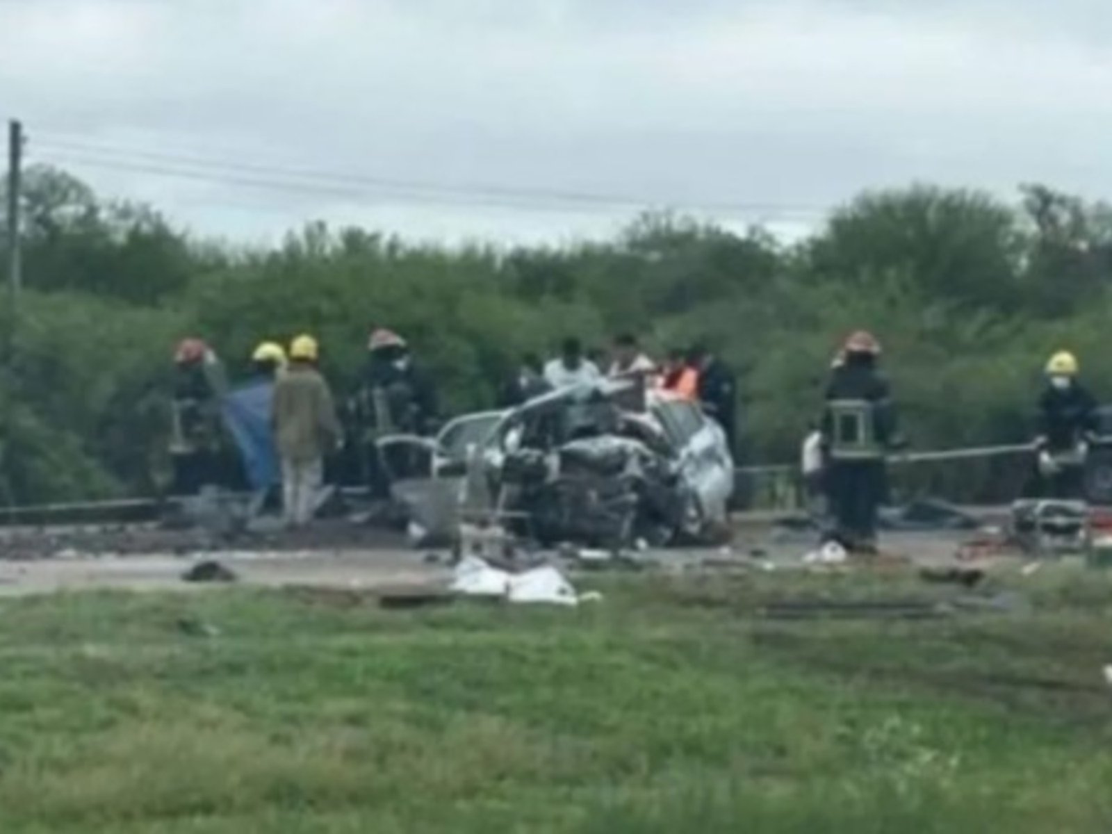 cinco muertos en un choque frontal entre un auto y una camioneta en la Ruta 9