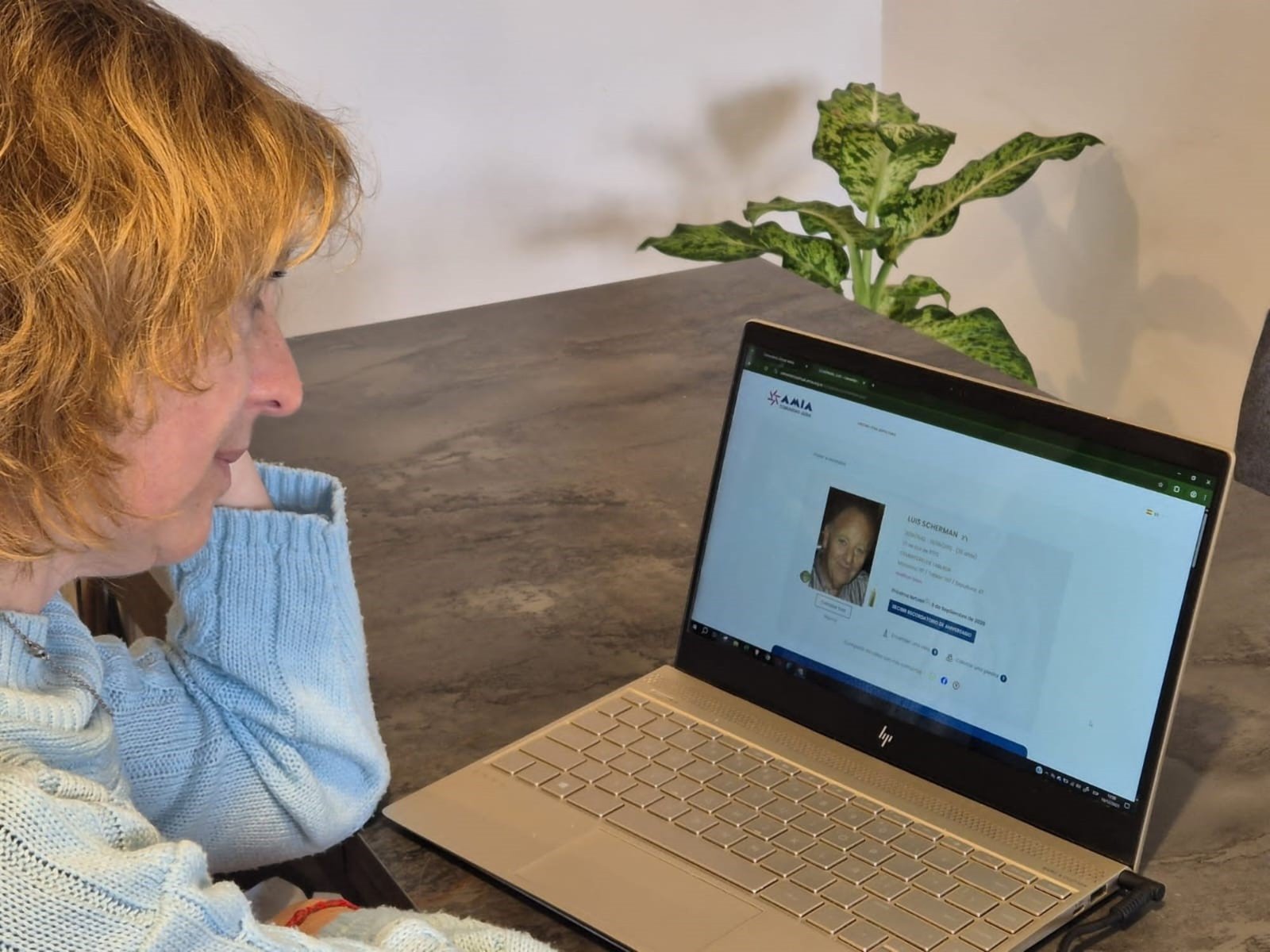 cómo funciona el cementerio virtual que permite recordar a los seres queridos