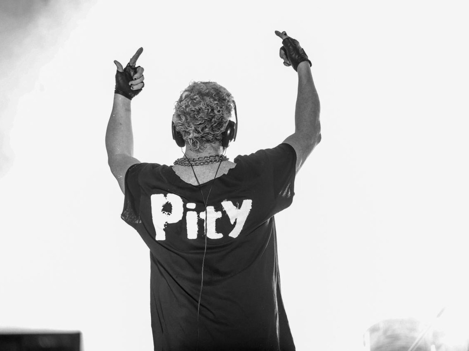 cómo se le dio permiso para tocar, su madre como responsable y nuevos estudios médicos