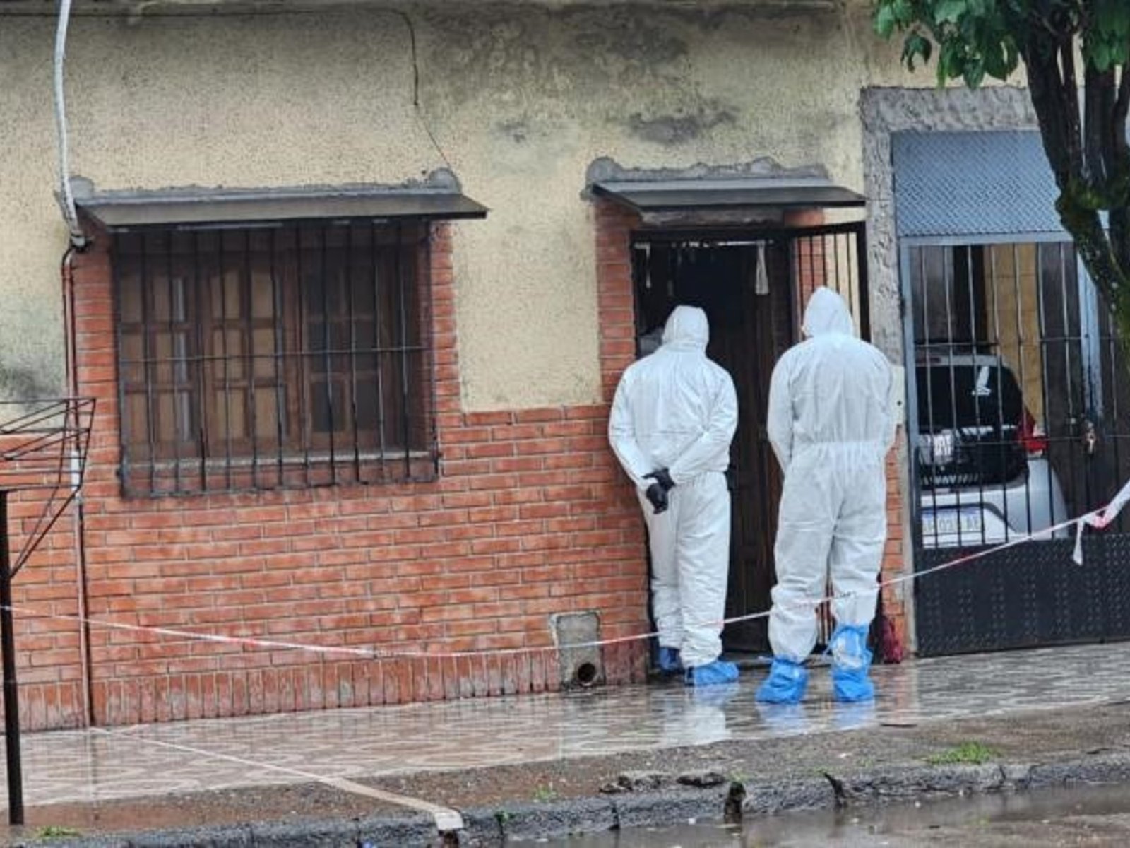 el principal sospechoso es un chico de 16 que llamó a la Policía para confesar el crimen