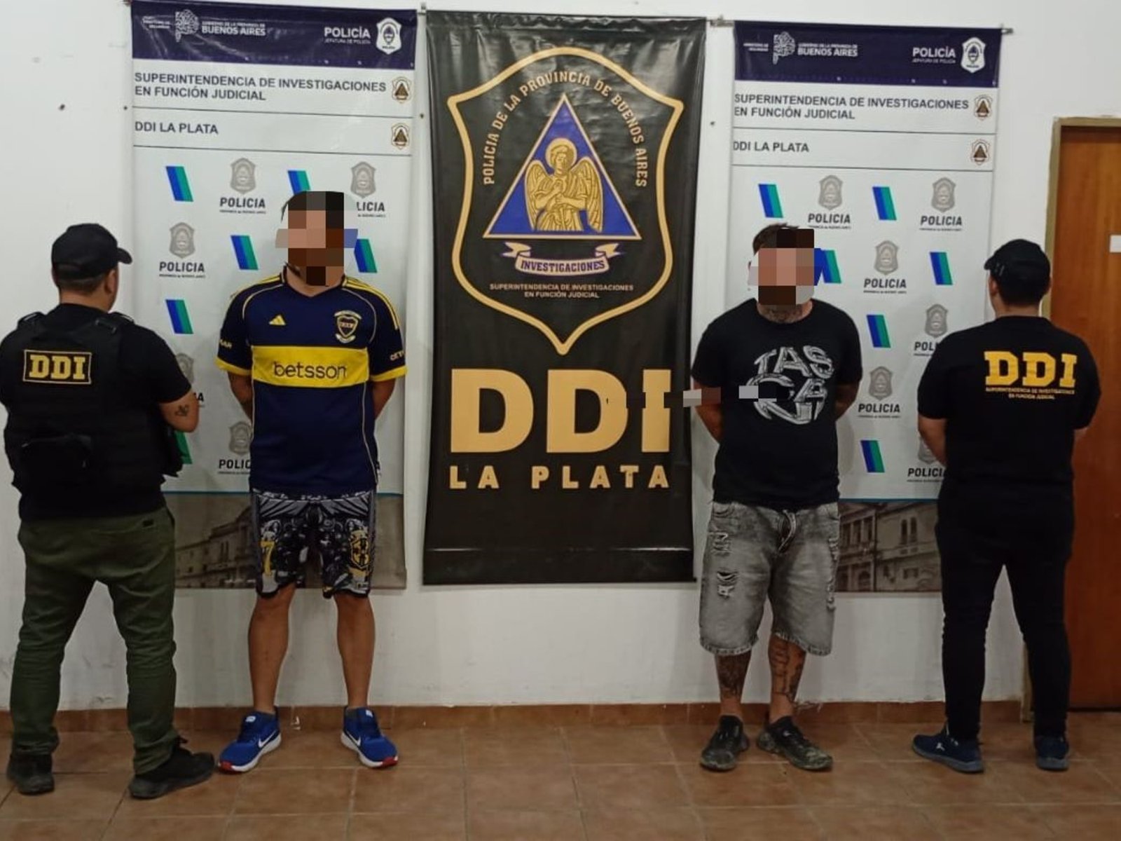 envenenaron a los perros de una jubilada para robarle y lo festejaron en un video