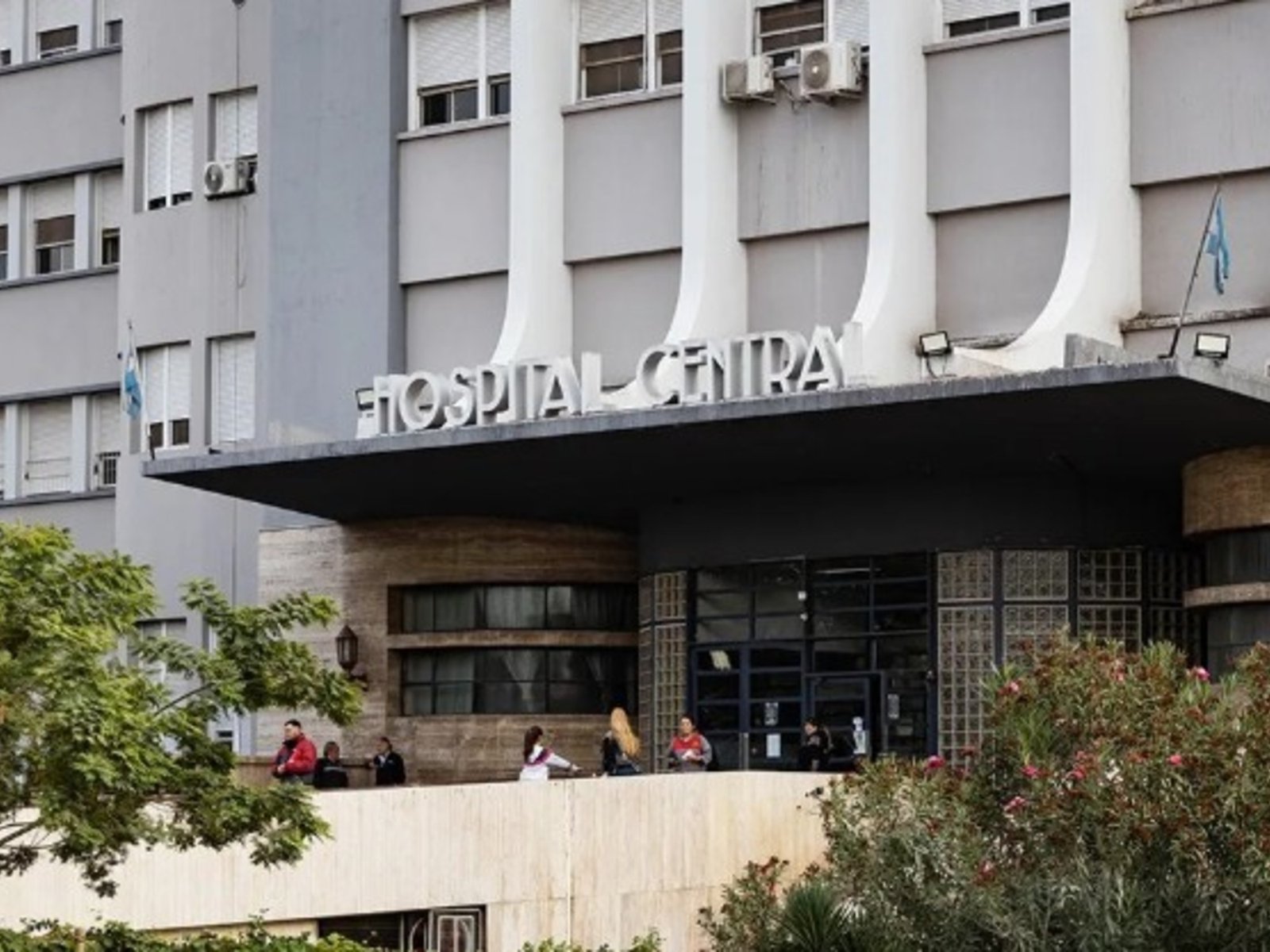 le cortaron cuatro dedos para robarle, pero no se llevaron nada