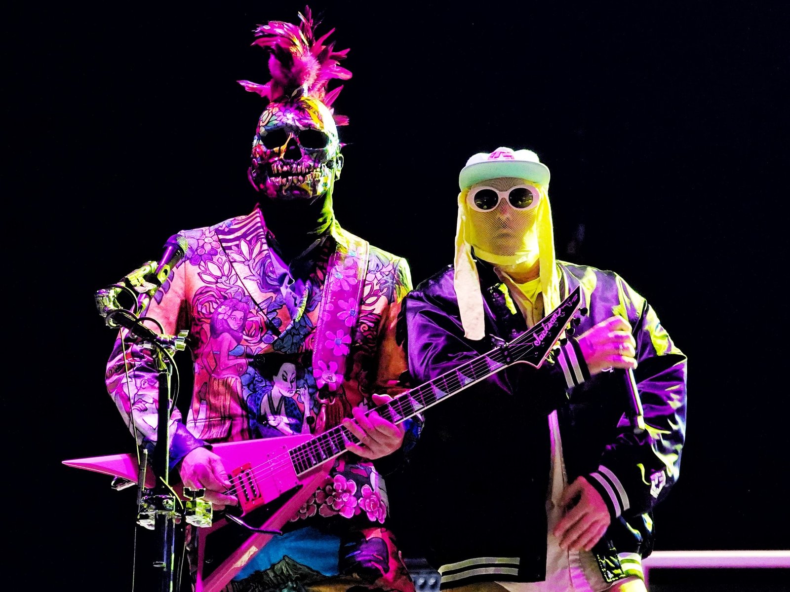 los llevaba hasta en la ropa interior