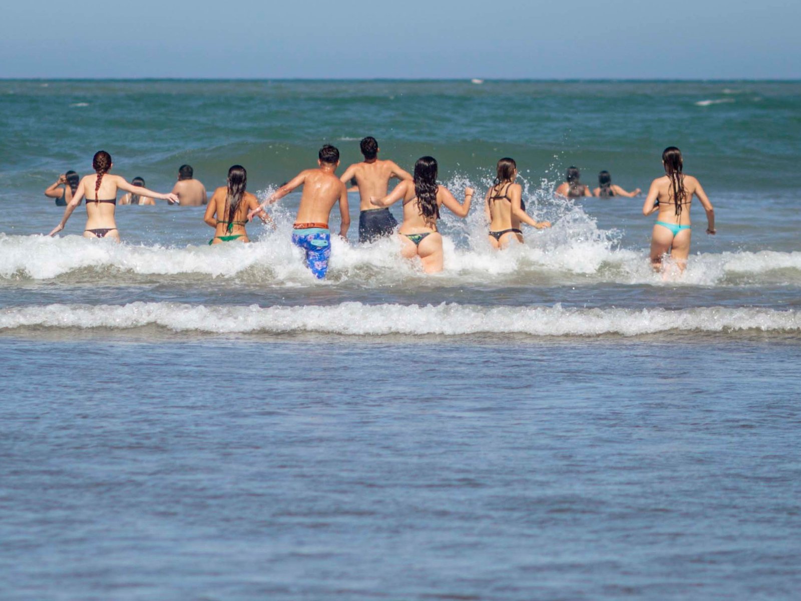 los turistas encontraron el agua más cálida y cristalina