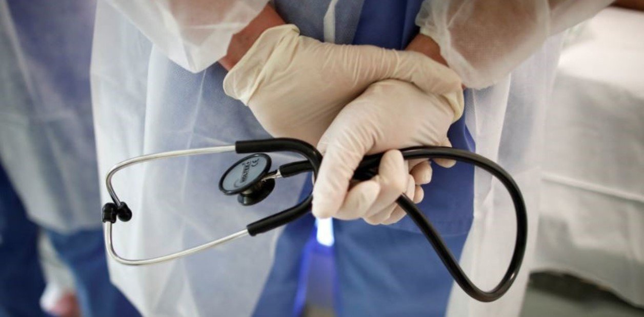 por qué ‘Knock’ sigue siendo actual a cien años