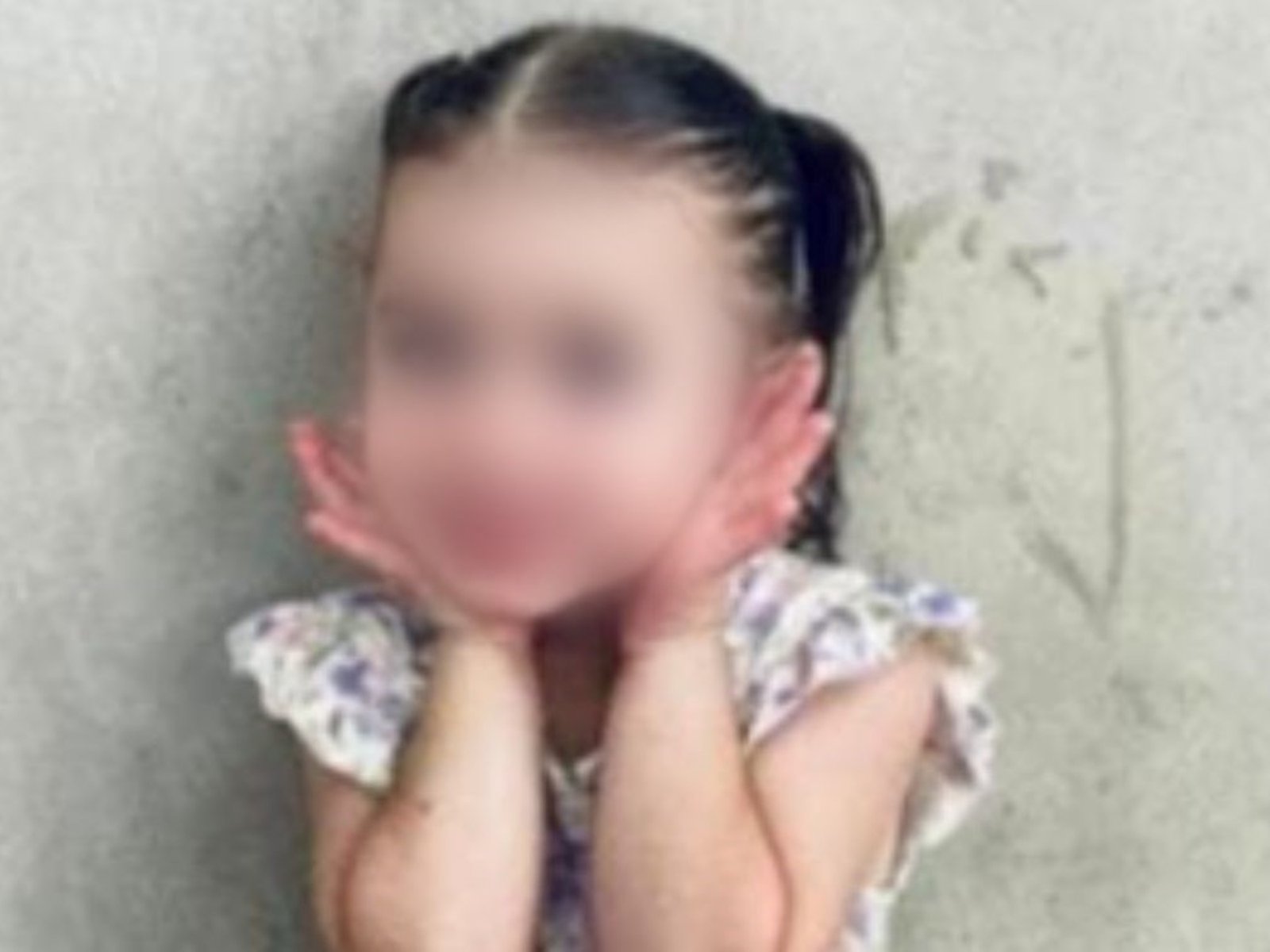 su estado es crítico y apuntan a la agente que manejaba