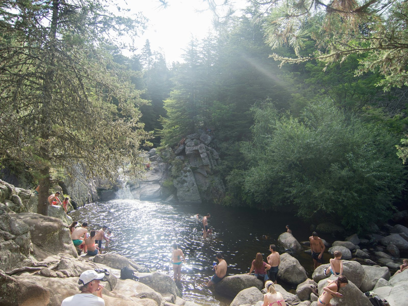 un turista murió ahogado al meterse a nadar en una cascada de La Cumbrecita