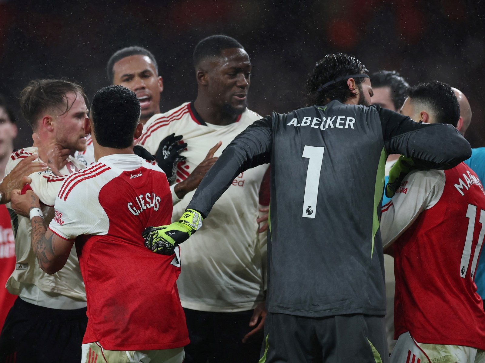 Arsenal empató sin goles con el Liverpool y desaprovechó la chance de escaparse en la cima de la Premier League