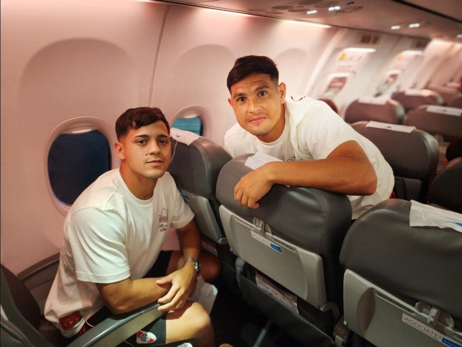 Con miles haciendo vigilia de medianoche, River llegó a San Martín de los Andes :: Olé