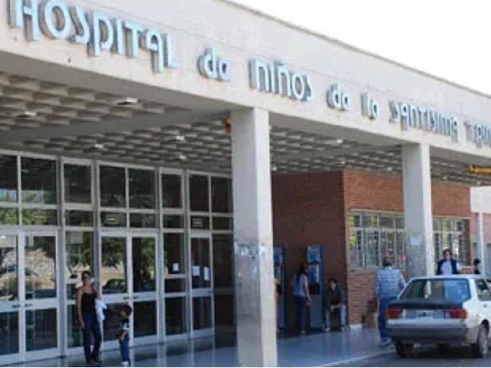 Conmoción en Córdoba tras la muerte de un bebé de 3 meses por severas lesiones en la cabeza: arrestaron a los padres