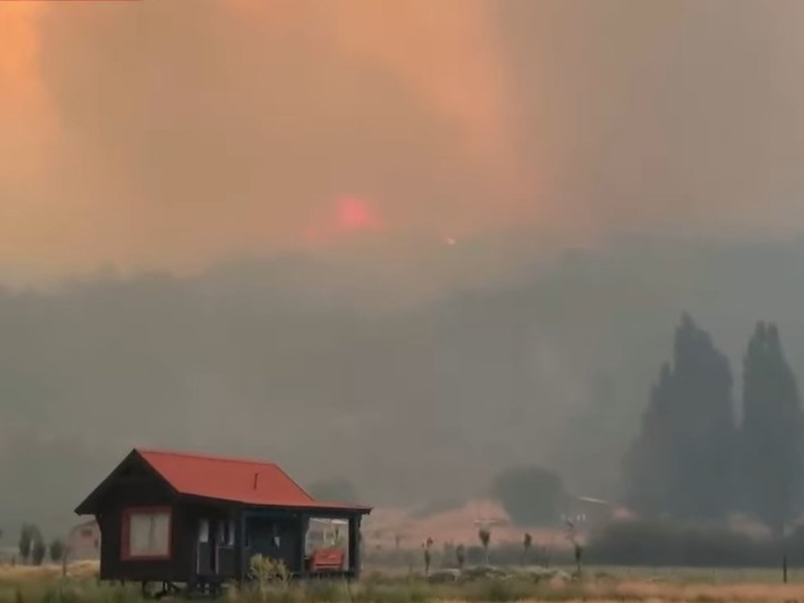 Continúan los focos de incendio en Chubut y esperan que la lluvia traiga alivio a la provincia