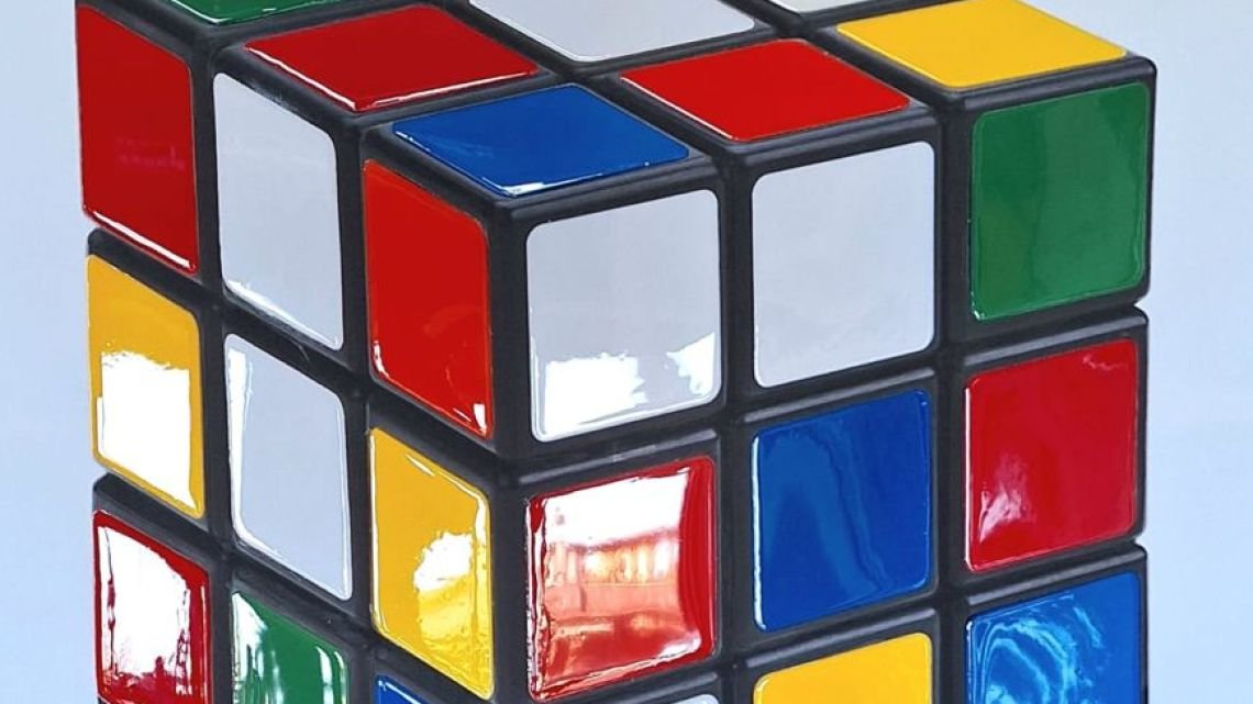 «Del juego al orden», la muestra de Belén Gesualdo que cruza geometría y experiencia sensorial