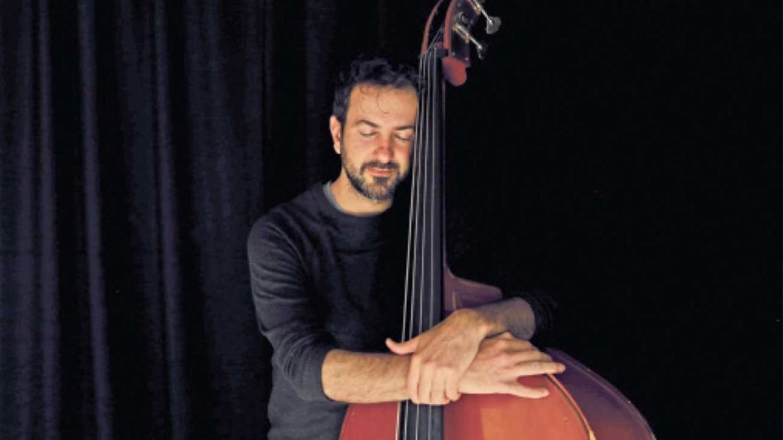 Dos fantasmas (músico e instrumento)