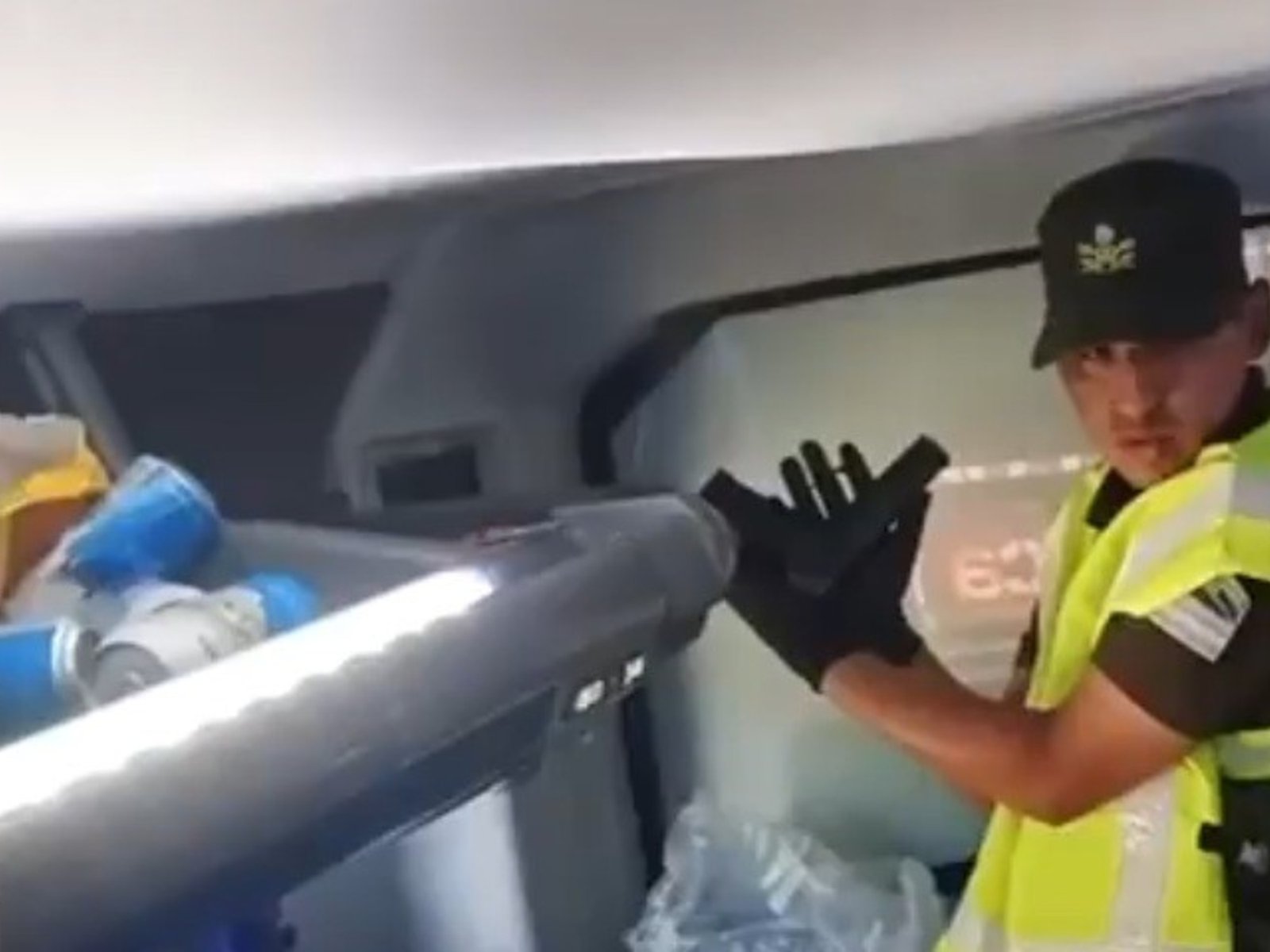 Drogas, un arma y 15 balas de contrabando en el micro de la barra brava de San Lorenzo que fue interceptado en Gualeguaychú