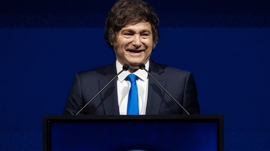 El desafío de Javier Milei: Lograr que los argentinos saquen los dólares del colchón