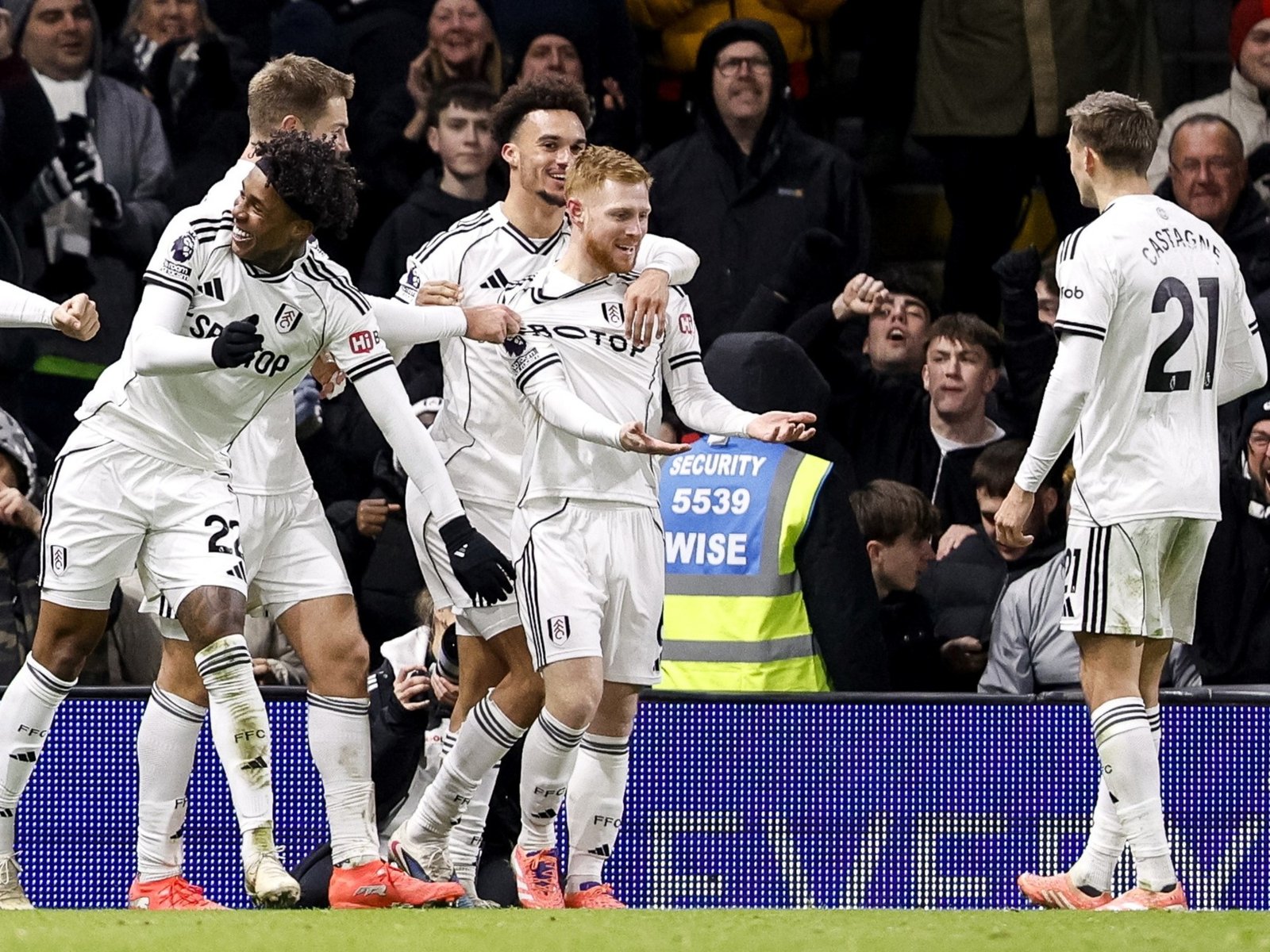 El golazo del Fulham desde 25 metros y a los 97 minutos que amargó al Liverpool de Alexis Mac Allister