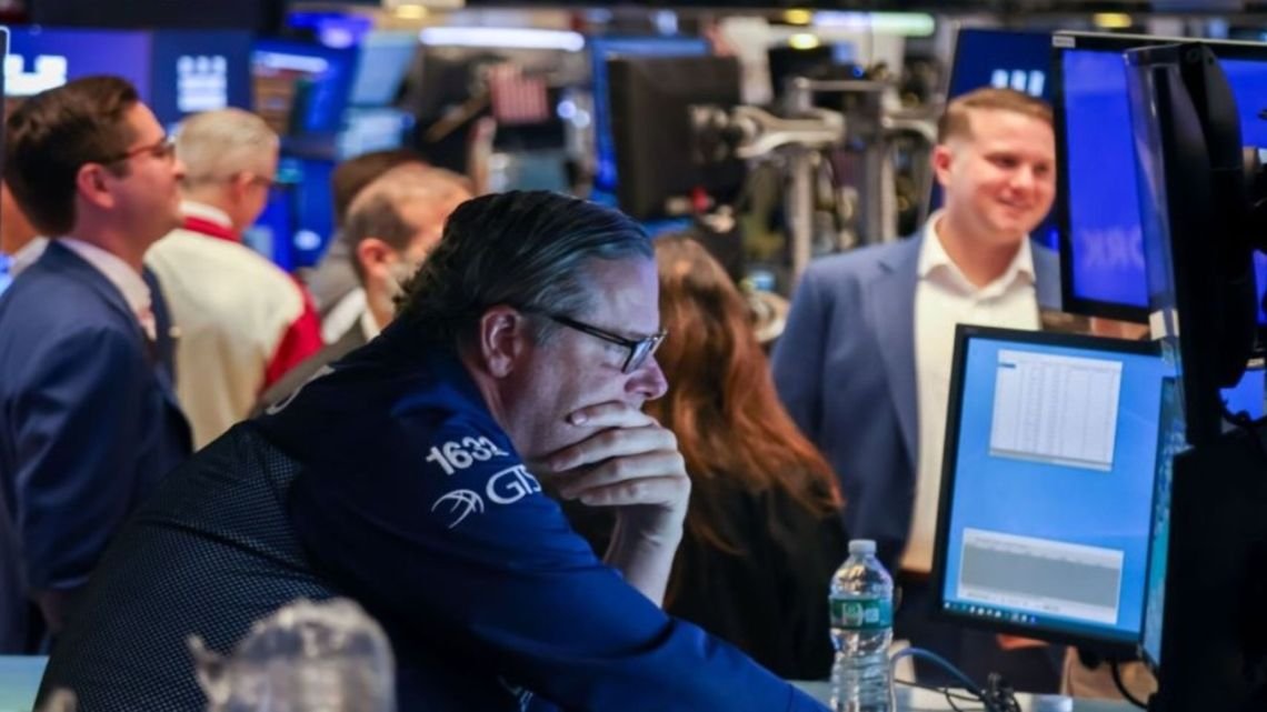 El riesgo país quedó al borde de perforar los 500 puntos y es el más bajo en la era Milei