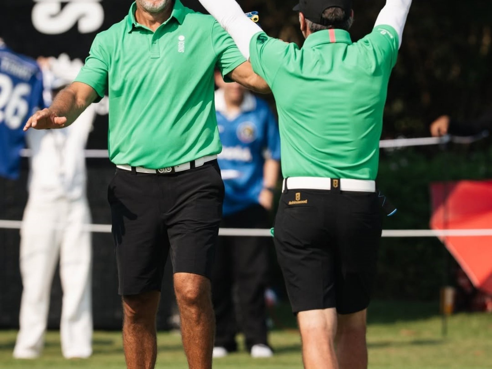 Gabriel Batistuta brilló en un torneo de golf de ex jugadores en Tailandia y casi emboca un hoyo en uno para llevarse 10 millones de dólares
