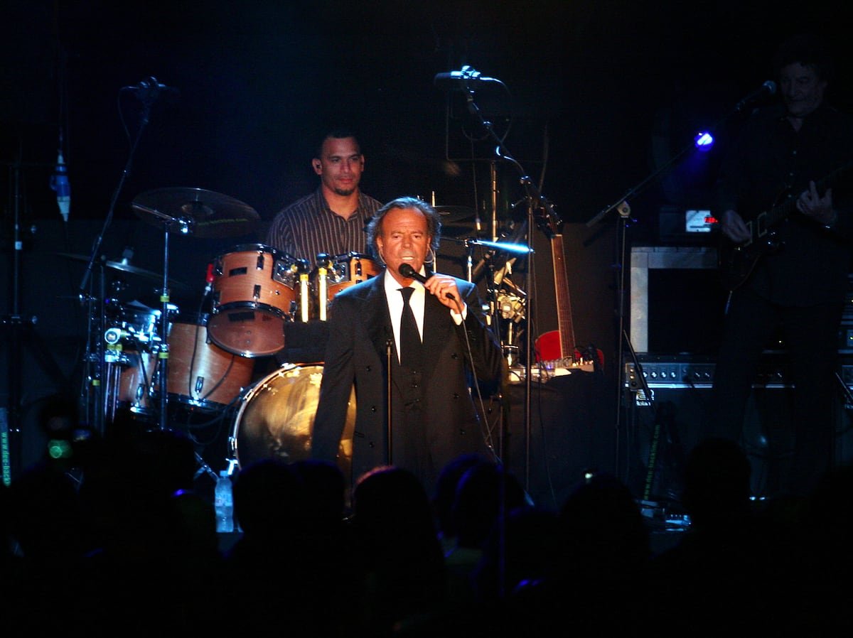 Igualdad exige que se investiguen las acusaciones de agresión sexual contra Julio Iglesias | Sociedad