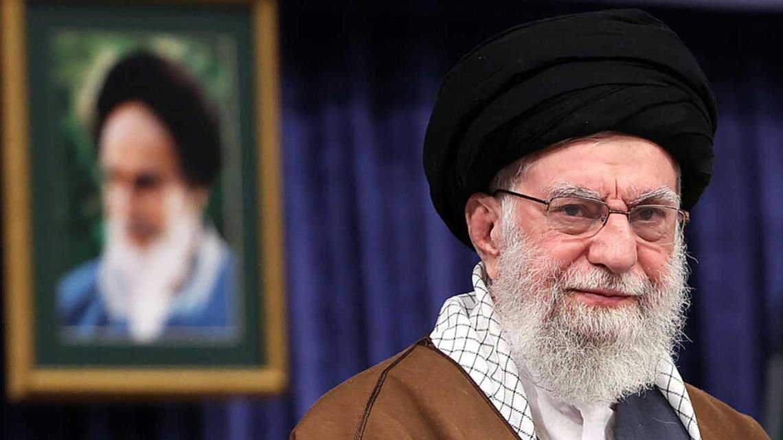 Jamenei cae como el Sha